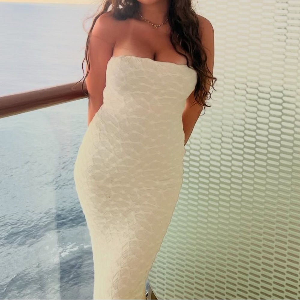Pepermayo Elegant Strapless White Dress